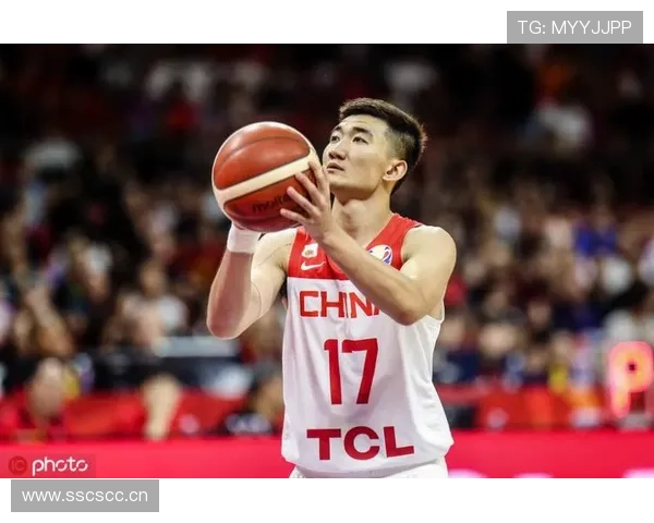 孙铭徽训练完直接拎两袋蛋白粉回家，冰箱塞满能量胶像囤零食