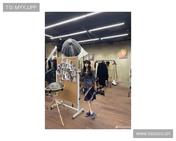 孙一文穿的私服像个移动购物中心，我的月薪都被当背景板了