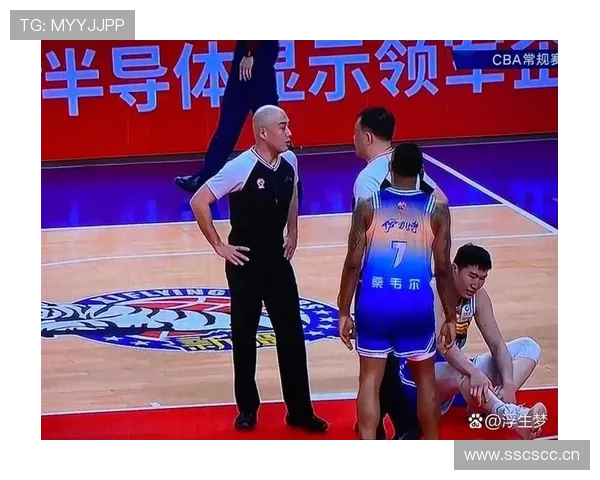 详细解读篮球规则中关于抢篮板犯规判定的具体标准